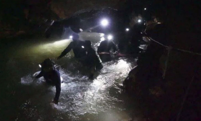 En Tailandia, 12 niños y un entrenador fueron encontrados desaparecidos en una cueva inundada. Pero su tormento no terminó