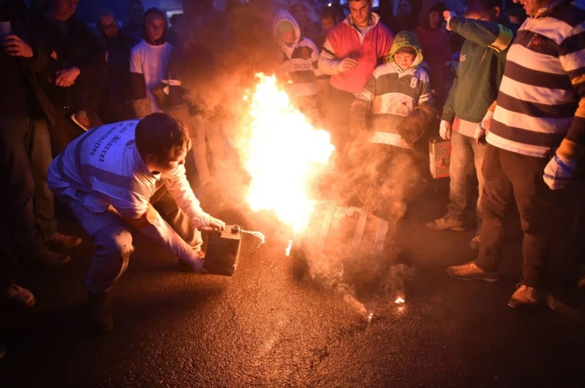 ¡Enciende! La noche de Guy Fawkes en el Reino Unido fue brillante y calurosa ¡Enciende! La noche de Guy Fawkes en el Reino Unido fue brillante y calurosa