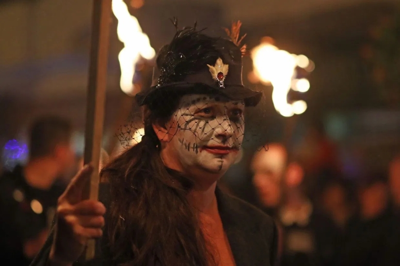 ¡Enciende! La noche de Guy Fawkes en el Reino Unido fue brillante y calurosa ¡Enciende! La noche de Guy Fawkes en el Reino Unido fue brillante y calurosa