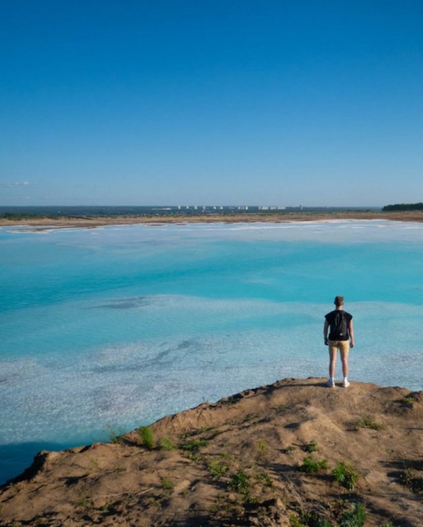 Envenenadas "Maldivas de Novosibirsk": blogueros atacaron un tanque séptico industrial único