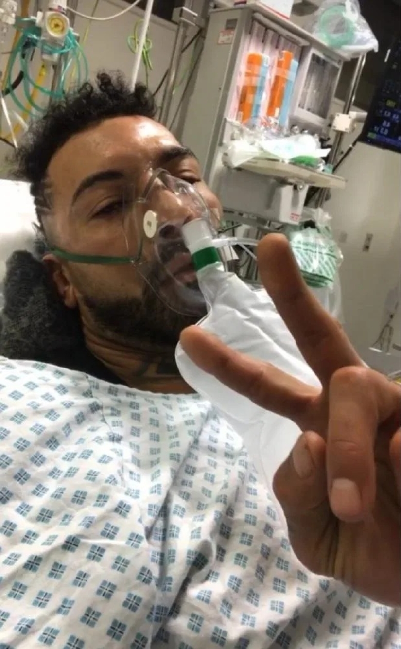 Erotic collapse: a stripper broke his leg and knocked out a grandmother after falling from a pole