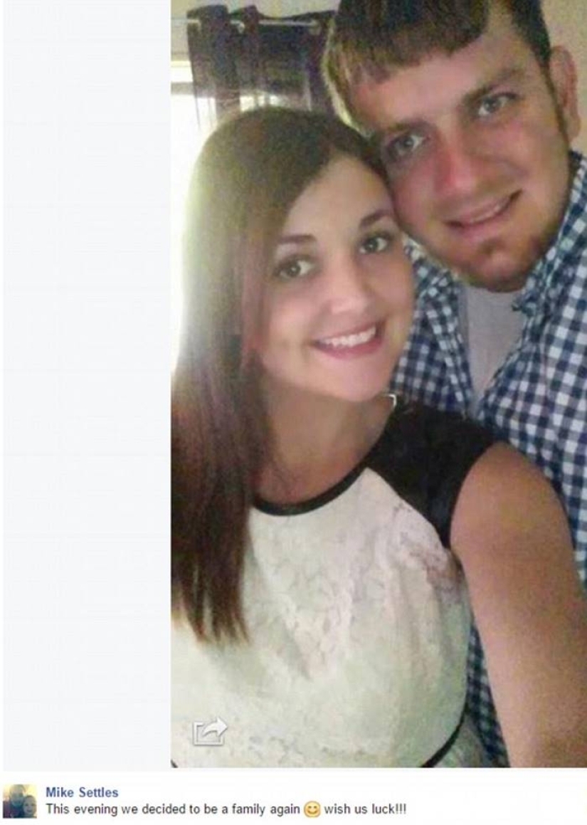 Es por eso que esta mujer con hijos sonríe cerca del ataúd de su esposo