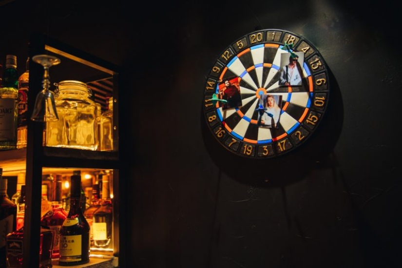 ¿Es un vaso de chupito? No "Huraño". El bar más deprimente del mundo se encuentra en la soleada San Petersburgo ¿Es un vaso de chupito? No "Huraño". El bar más deprimente del mundo se encuentra en la soleada San Petersburgo