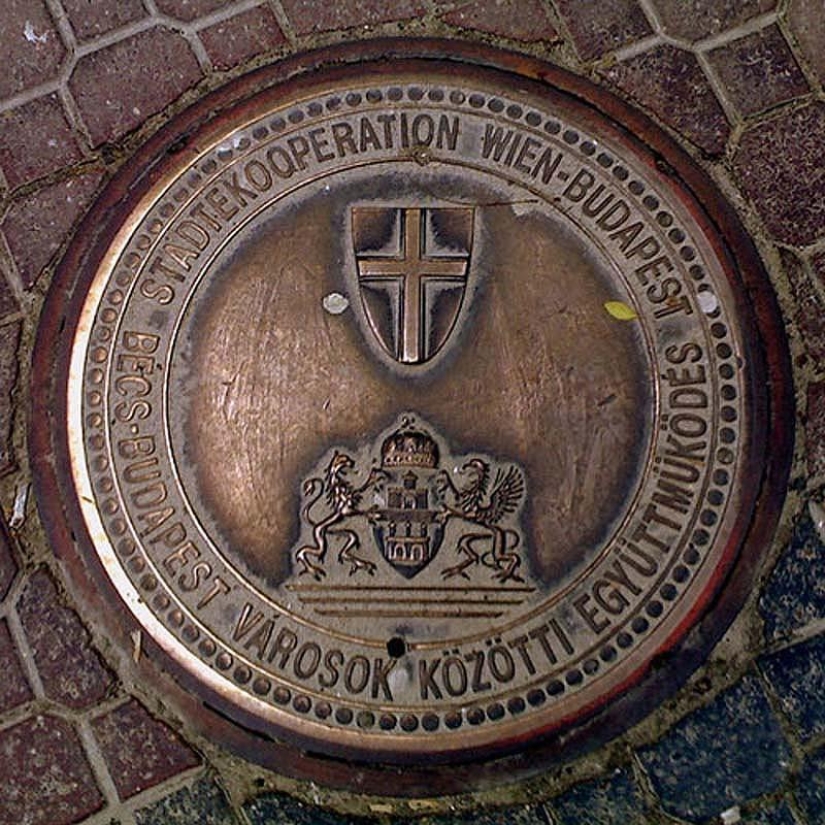 Escotillas de diferentes países del mundo