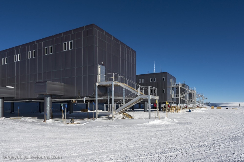 Estación antártica en el Polo Sur "Amundsen-Scott" Estación antártica en el Polo Sur "Amundsen-Scott"