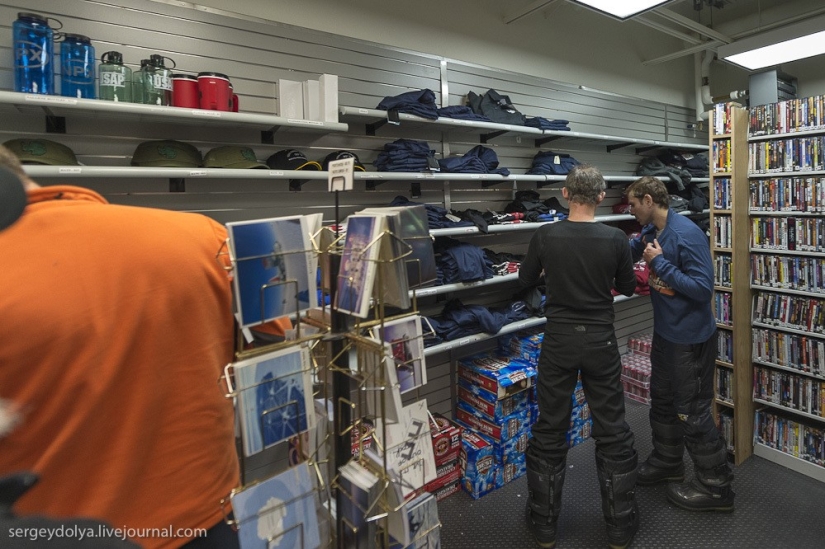 Estación antártica en el Polo Sur "Amundsen-Scott" Estación antártica en el Polo Sur "Amundsen-Scott"