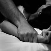 Estrangula — así te ama? El sexo violento juegos de conducir a la violencia y la muerte