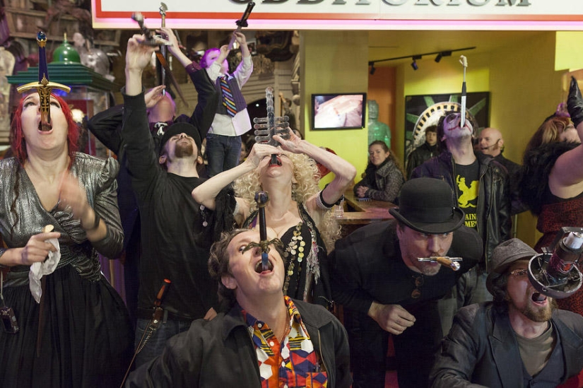 Everyday life of the sword swallower Natasha Everyday life of the sword swallower Natasha