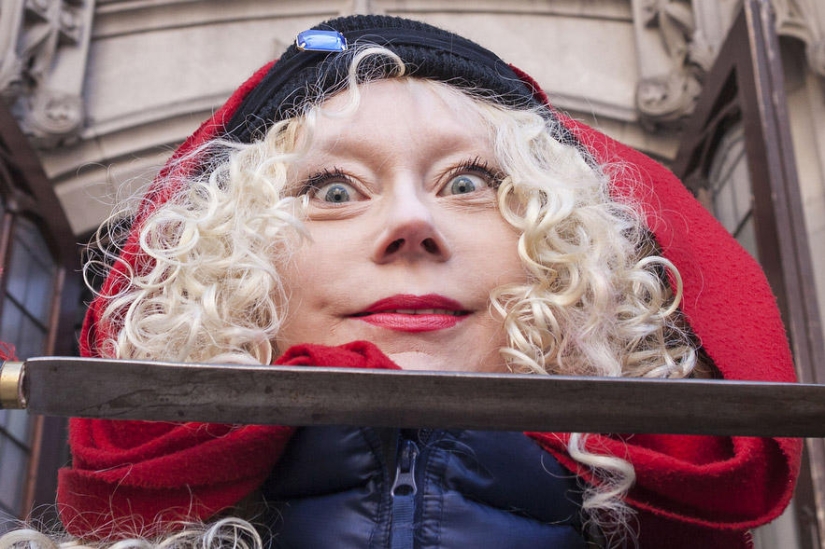 Everyday life of the sword swallower Natasha Everyday life of the sword swallower Natasha