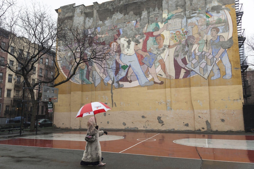 Everyday life of the sword swallower Natasha Everyday life of the sword swallower Natasha