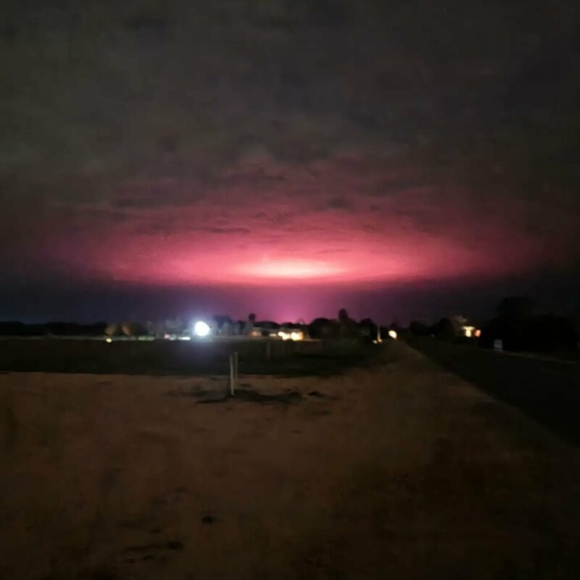 ¿Extraterrestres o química? Por qué apareció un "portal" rosa brillante sobre Australia ¿Extraterrestres o química? Por qué apareció un "portal" rosa brillante sobre Australia