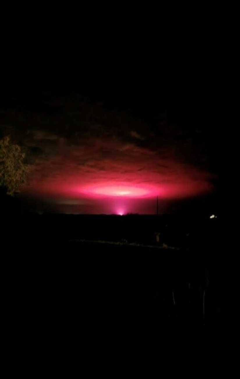 ¿Extraterrestres o química? Por qué apareció un "portal" rosa brillante sobre Australia ¿Extraterrestres o química? Por qué apareció un "portal" rosa brillante sobre Australia