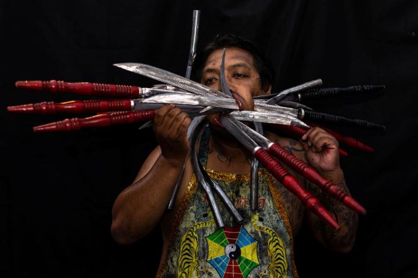 Extreme piercings put devotees in soul-cleansing trance at Thai festival Extreme piercings put devotees in soul-cleansing trance at Thai festival