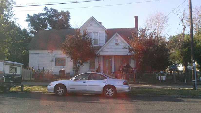 Facebook ayudó a un anciano con una casa en mal estado