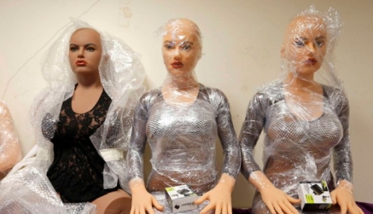 Factory of silicone "women"