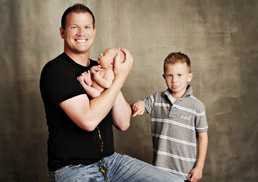Family photo shoots that were unexpectedly spoiled... by the call of nature