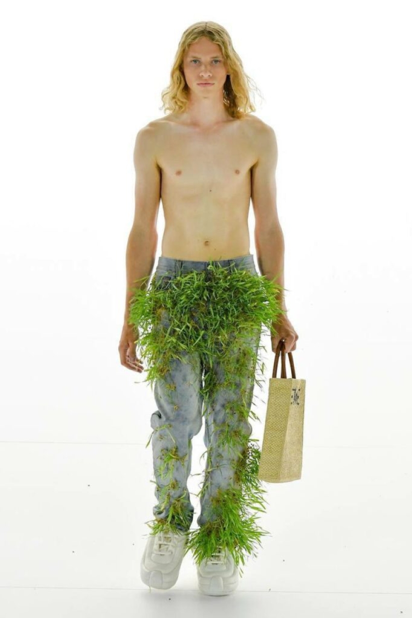 Fashion brand Loewe presented clothes covered with moss and grass Fashion brand Loewe presented clothes covered with moss and grass
