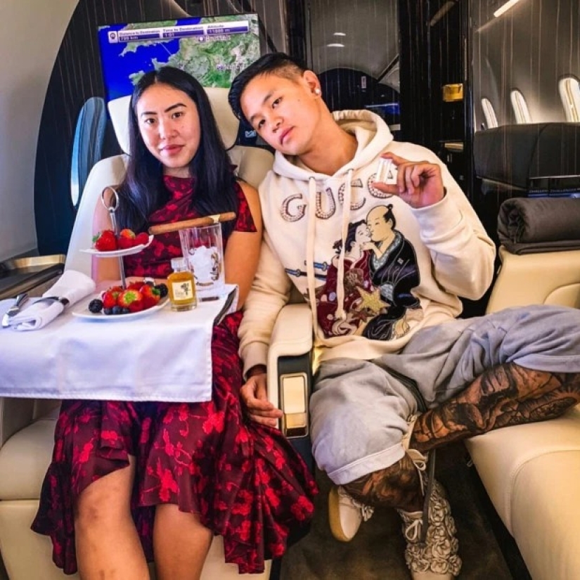 Fashion on bones: a young designer was criticized for a collection of clothes with elements of human remains Fashion on bones: a young designer was criticized for a collection of clothes with elements of human remains