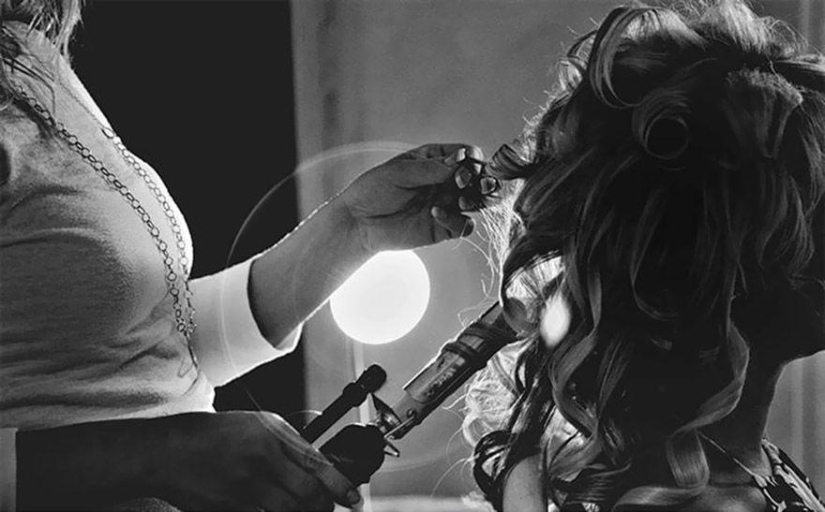 Father and daughter recreated wedding photos to say goodbye to wife and mother Father and daughter recreated wedding photos to say goodbye to wife and mother