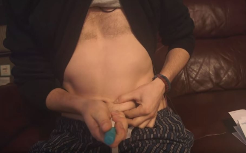 Father and mother in one bottle: a transgender man from England became pregnant and gave birth to a healthy boy