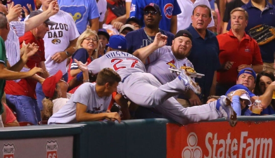 Feast during the game: the baseball player scattered the chips of the fan and bought him new ones right during the match