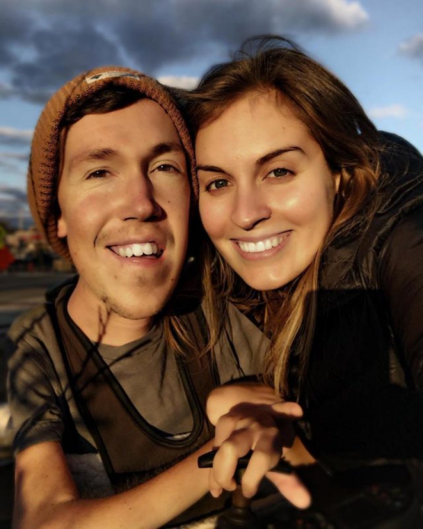 Felices juntos: la historia de amor de un chico en silla de ruedas y una chica con un gran corazón