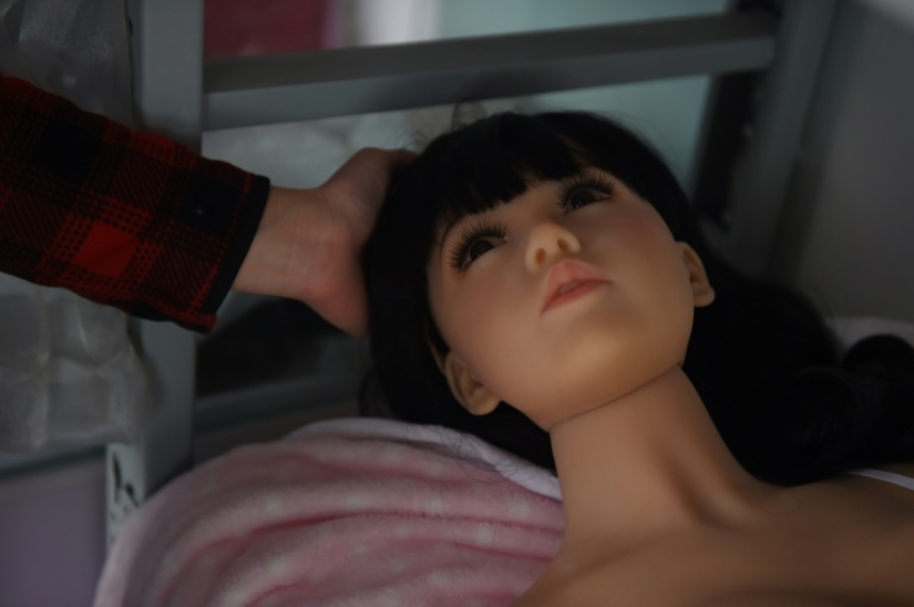 Feminists and communists demand to close the first Parisian brothel with dolls because of the propaganda of rape Feminists and communists demand to close the first Parisian brothel with dolls because of the propaganda of rape