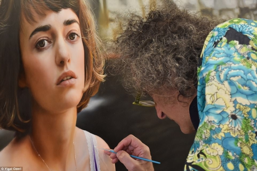 Few people can see what's wrong with these photos of women Few people can see what's wrong with these photos of women