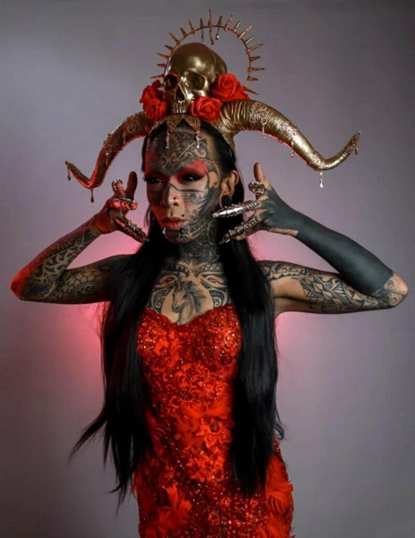 Filipina con tatuajes "demoníacos" fue atacada por un exorcista