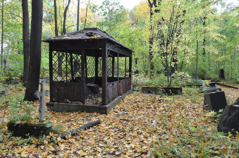 Film walk with Sergey Bodrov to the filming locations of the film "Brother" Film walk with Sergey Bodrov to the filming locations of the film "Brother"