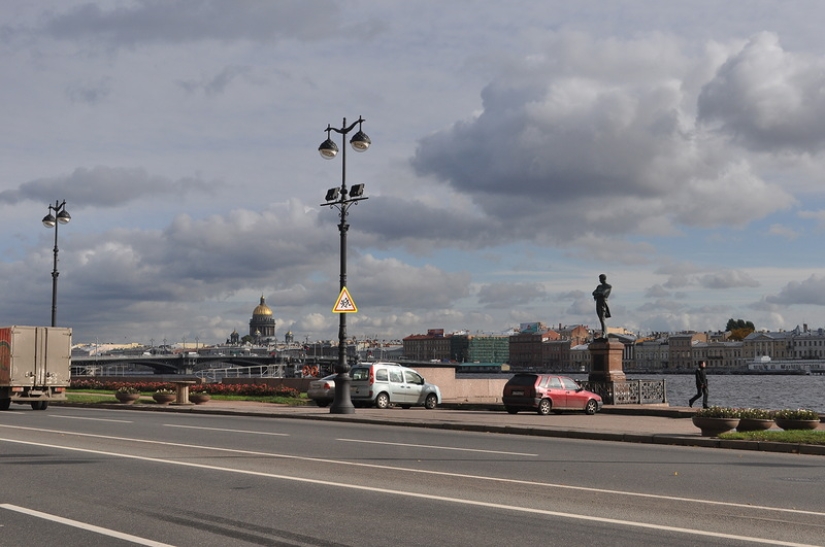 Film walk with Sergey Bodrov to the filming locations of the film "Brother" Film walk with Sergey Bodrov to the filming locations of the film "Brother"