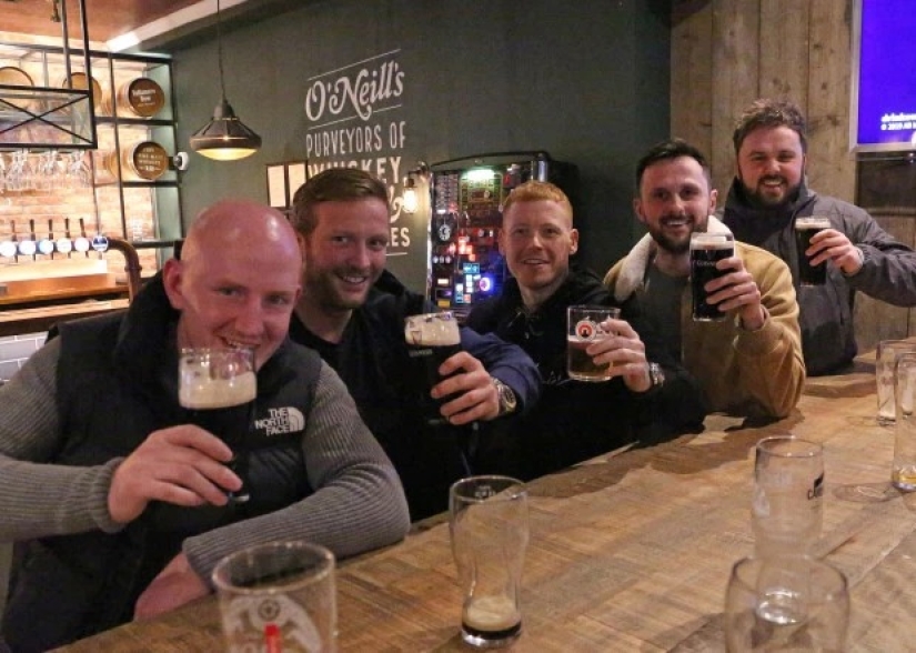 Final binge: the British staged the last binge before the closure of pubs and clubs for quarantine