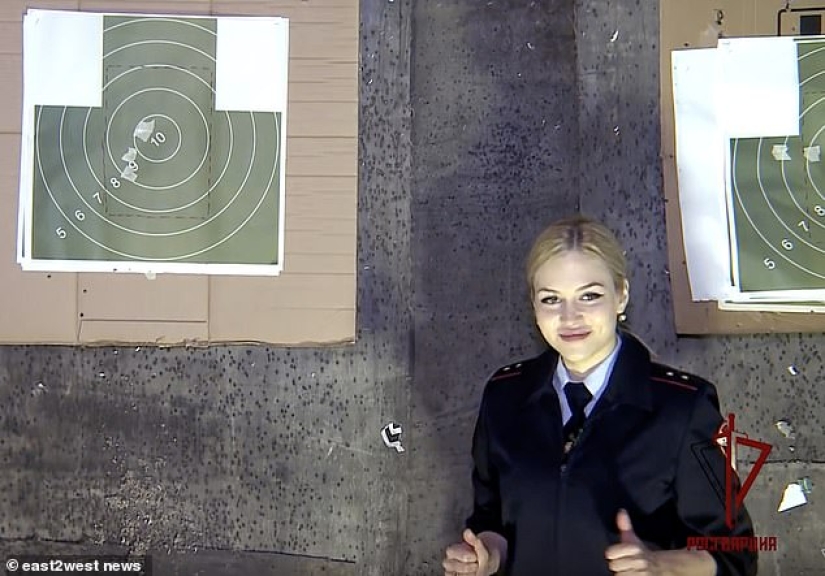 Finalista del concurso "Belleza de Regardie" y otras bellezas en uniforme Finalista del concurso "Belleza de Regardie" y otras bellezas en uniforme