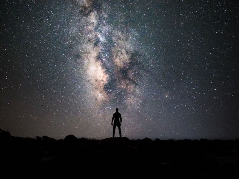 Finn deambula solo bajo las estrellas y hace tomas fascinantes