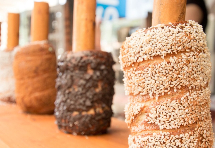 Fish scales in your wallet and pies instead of wedding: 10 amazing facts about the Czechs