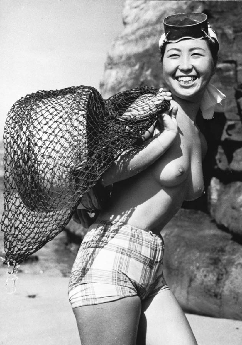 Fisherwomen in old photos