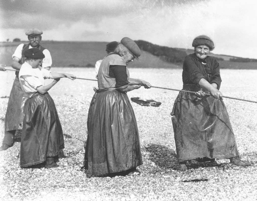 Fisherwomen in old photos