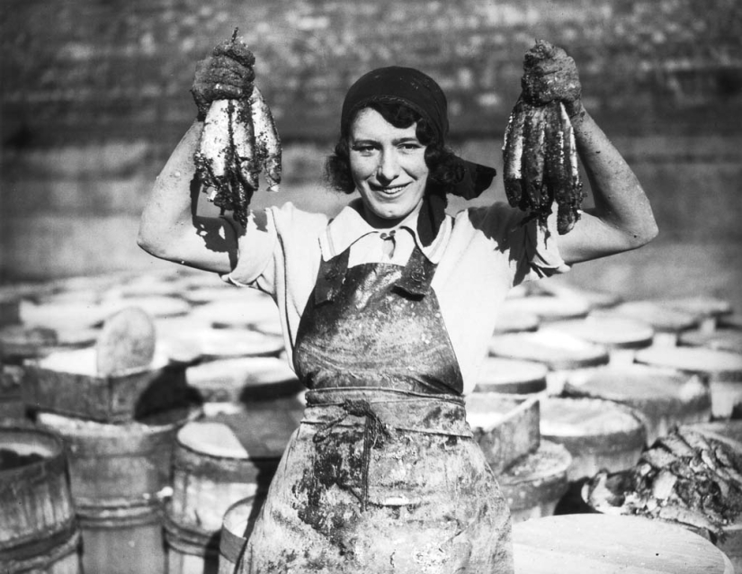 Fisherwomen in old photos