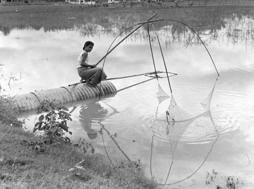 Fisherwomen in old photos