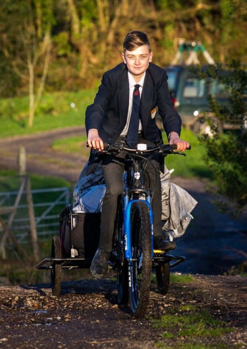 Following in the footsteps of millionaires: a 14-year-old schoolboy earns a tidy sum on eBay