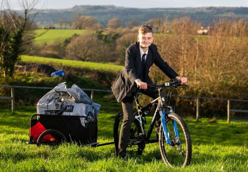 Following in the footsteps of millionaires: a 14-year-old schoolboy earns a tidy sum on eBay