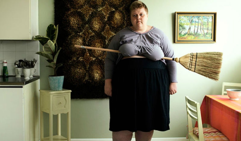 Fotógrafo finlandés crea autorretratos provocativos y lo llama arte