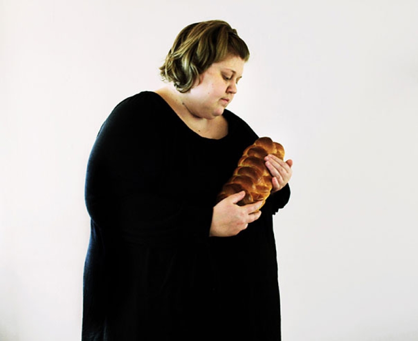 Fotógrafo finlandés crea autorretratos provocativos y lo llama arte