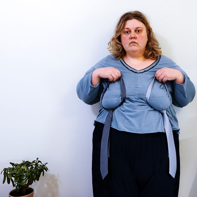 Fotógrafo finlandés crea autorretratos provocativos y lo llama arte