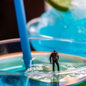 Fotógrafo transforma objetos cotidianos en atractivos mundos en miniatura