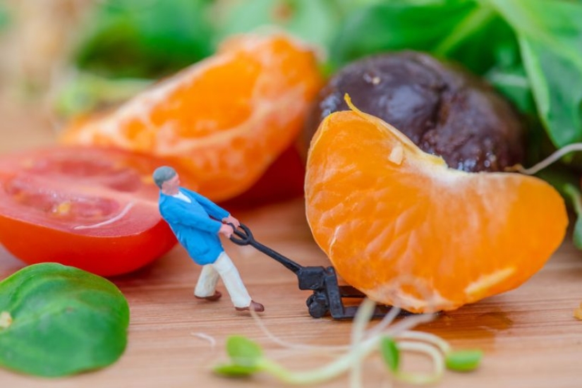 Fotógrafo utiliza objetos cotidianos para crear mundos diminutos