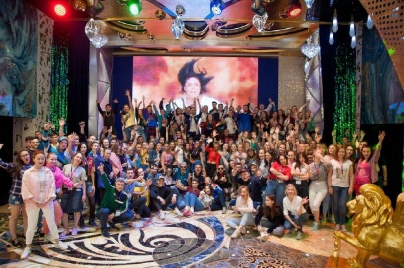 Foto de la oficina de la compañía de Ekaterimburgo, que se parece más a un palacio Foto de la oficina de la compañía de Ekaterimburgo, que se parece más a un palacio