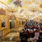 Foto de la oficina de la compañía de Ekaterimburgo, que se parece más a un palacio