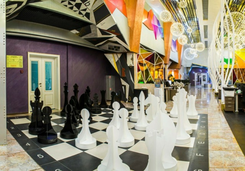 Foto de la oficina de la compañía de Ekaterimburgo, que se parece más a un palacio Foto de la oficina de la compañía de Ekaterimburgo, que se parece más a un palacio