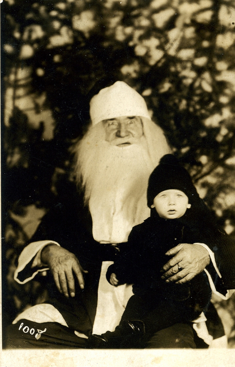 Fotos con Papá Noel del pasado que asustarán a este hombre con barba de algodón